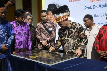 Menteri Abdul Mu'ti Resmikan Sekolah Hasil Revitalisasi