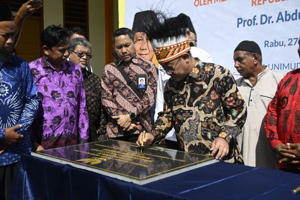 Menteri Abdul Mu'ti Resmikan Sekolah Hasil Revitalisasi
