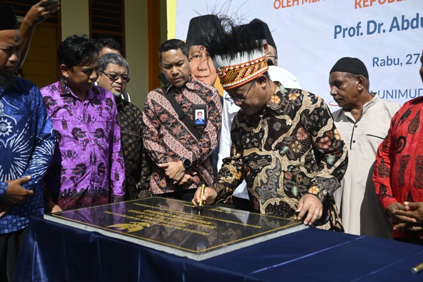 Menteri Abdul Mu'ti Resmikan Sekolah Hasil Revitalisasi