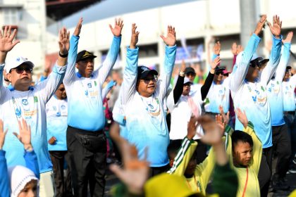 Mendikdasmen Abdul Mu'ti. melaksanakan Senam Anak Indonesia Hebat (SAIH) bersama 24 ribu siswa di Kabupaten Pamekasan Provinsi Jawa Timur. Kegiatan senam ini merupakan puncak peringatan Hardiknas 2026 di Jawa Timur