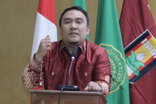 Ketua Umum DPP IMM Riyan Betra Delza. DPP IMM menilai langkah Mendikdasmen Abdul Mu'ti saat kunjungan ke Papua dalam rangka memastikan pemerataan layanan dan kualitas pendidikan hingga wilayah terdepan, terluar, dan tertinggal (3T).menjadi sinyal positif bagi pemerataan pendidikan di Indonesia.