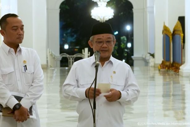 Mendikdasmen Abdul Mu'ti memberikan siaran pers usai menerima arahan dari Presiden Prabowo Subianto, Kamis (1162026) malam. (Foto Tangkap layar dari chanel YouTube Sekretarat Presiden)