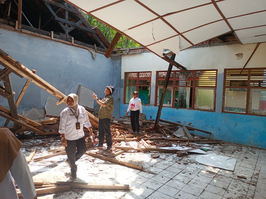 gedung SMPN 1 Sambong Blora Rusak Parah