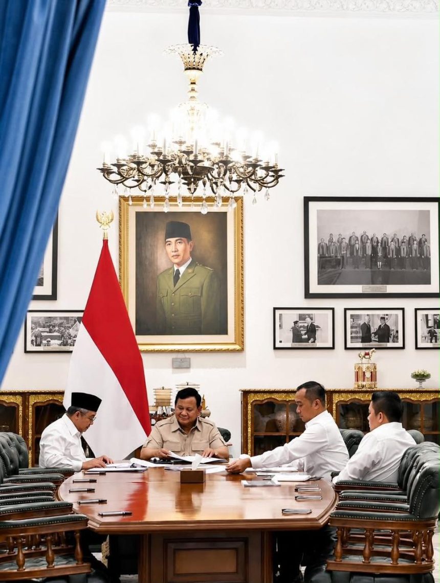mendikdasmen abdul mu'ti bertemu presiden di istana negara