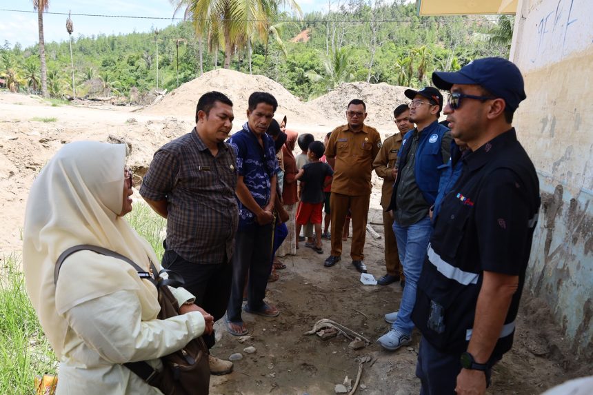 Direktur Jenderal Pendidikan Anak Usia Dini, Pendidikan Dasar, dan Pendidikan Nonformal dan Informal, Gogot Suharwoto meninjau lokasi relokasi untuk SDN 10 Linge Kabupaten Aceh Tengah, Provinsi Aceh. Kemendikdasmen bersama Pemda Aceh Tengah siapkan sekolah baru bagi SDN 10 Linge.
