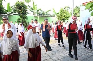 menteri abdul mu'ti di SDN Cimahpar
