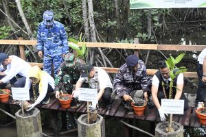 menteri abdul muti tanam mangrove